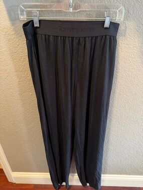 Tommy John Black Lounge Pants model soft black size medium EUC comfort sleep